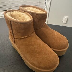 UGG Classic Mini Suede Platform